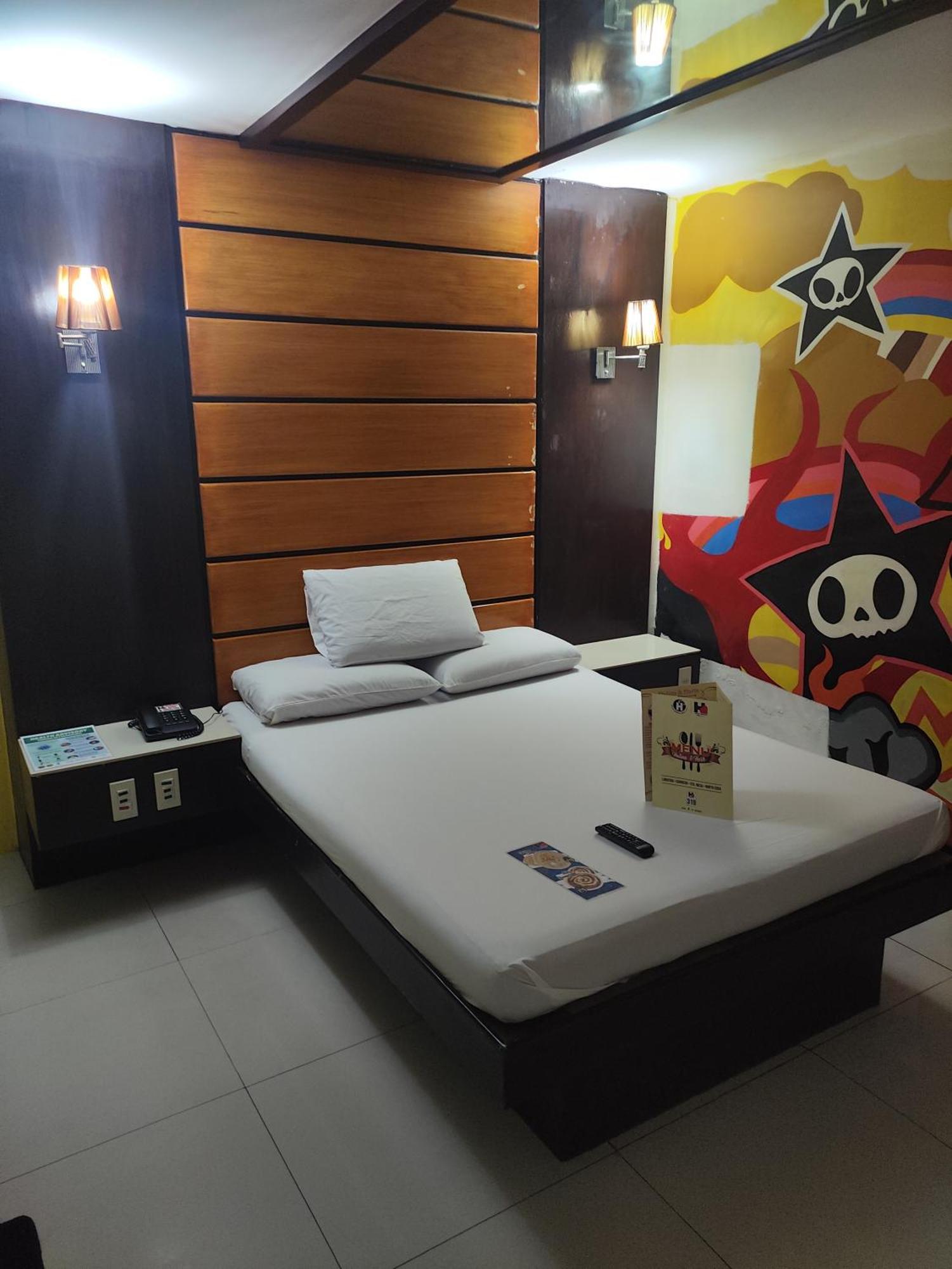 Harts Hotel-Quezon City Ngoại thất bức ảnh