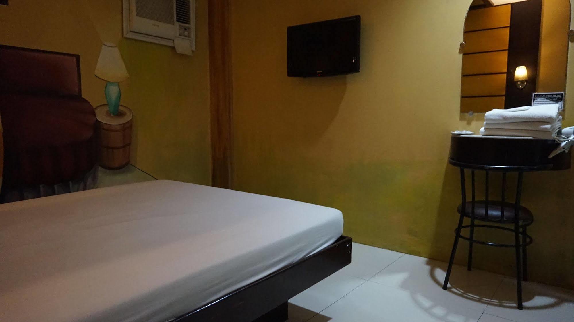 Harts Hotel-Quezon City Ngoại thất bức ảnh