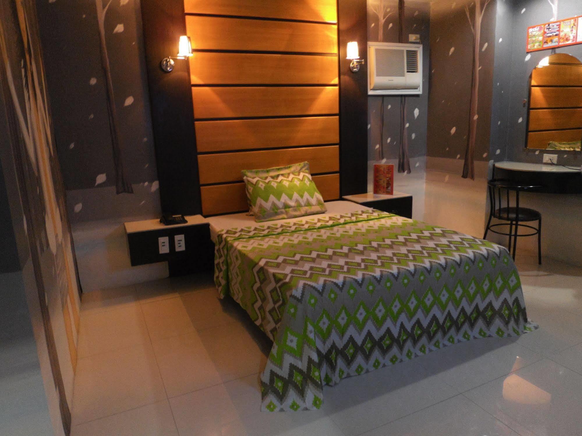 Harts Hotel-Quezon City Ngoại thất bức ảnh