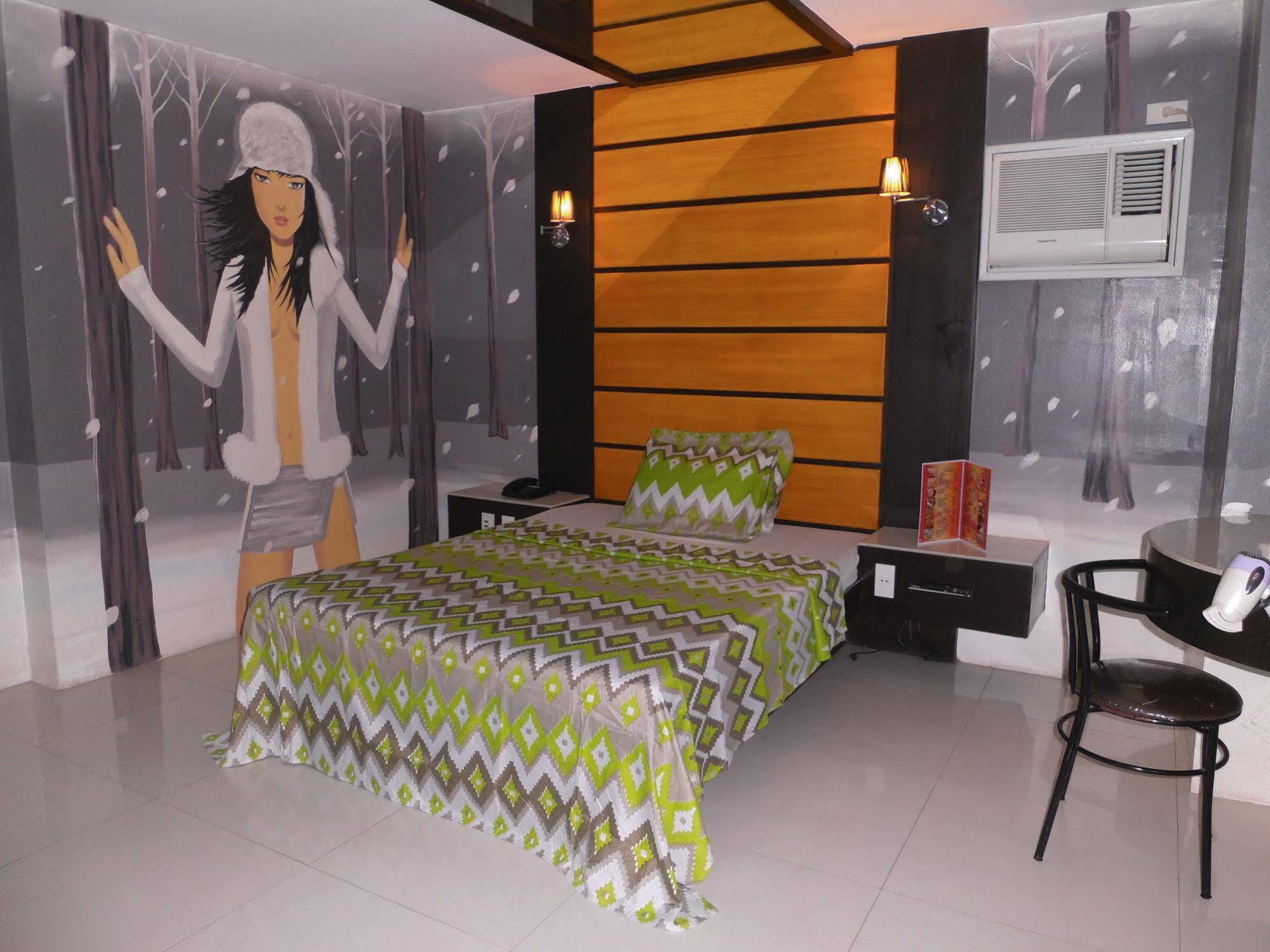 Harts Hotel-Quezon City Ngoại thất bức ảnh