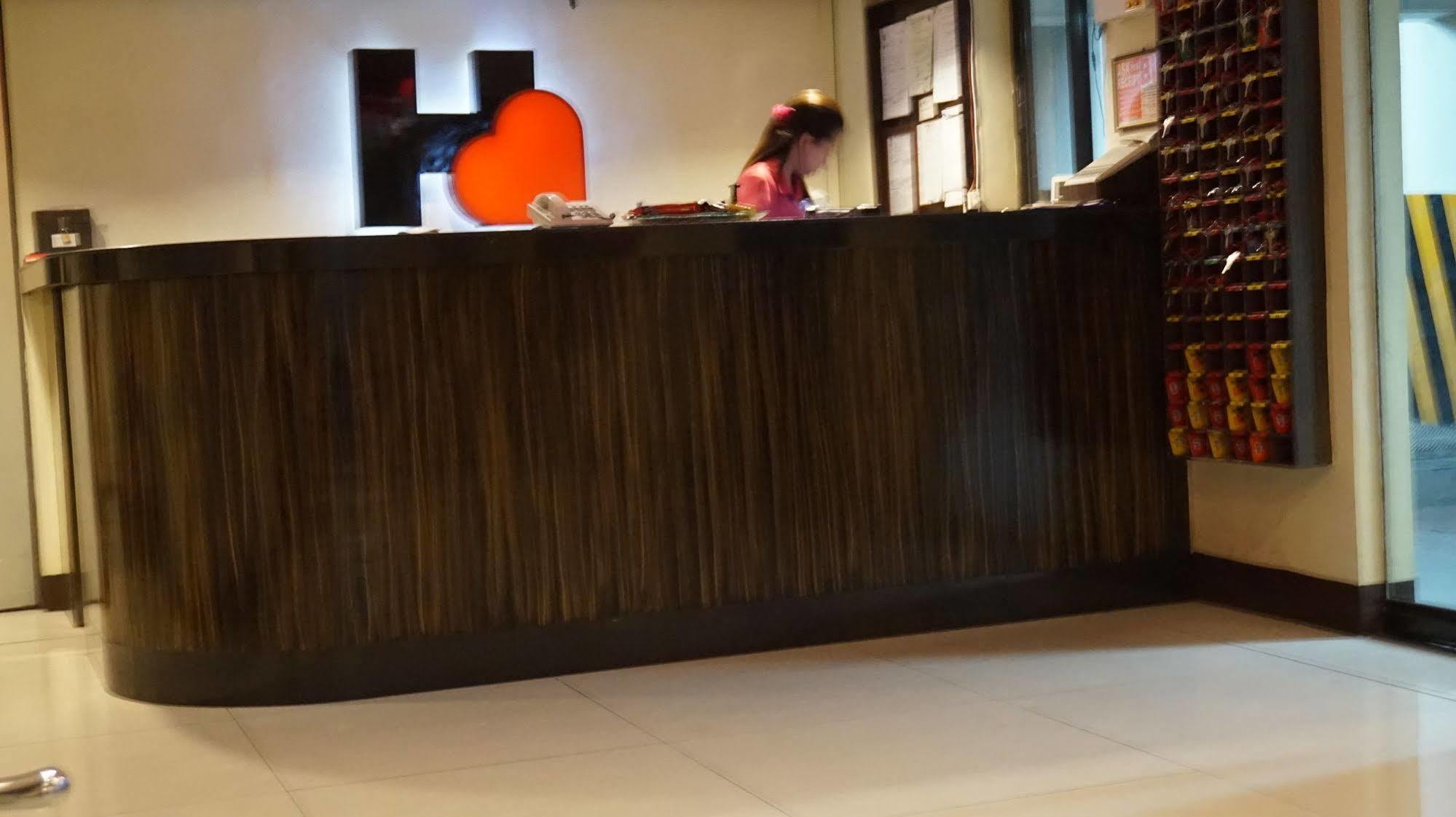 Harts Hotel-Quezon City Ngoại thất bức ảnh